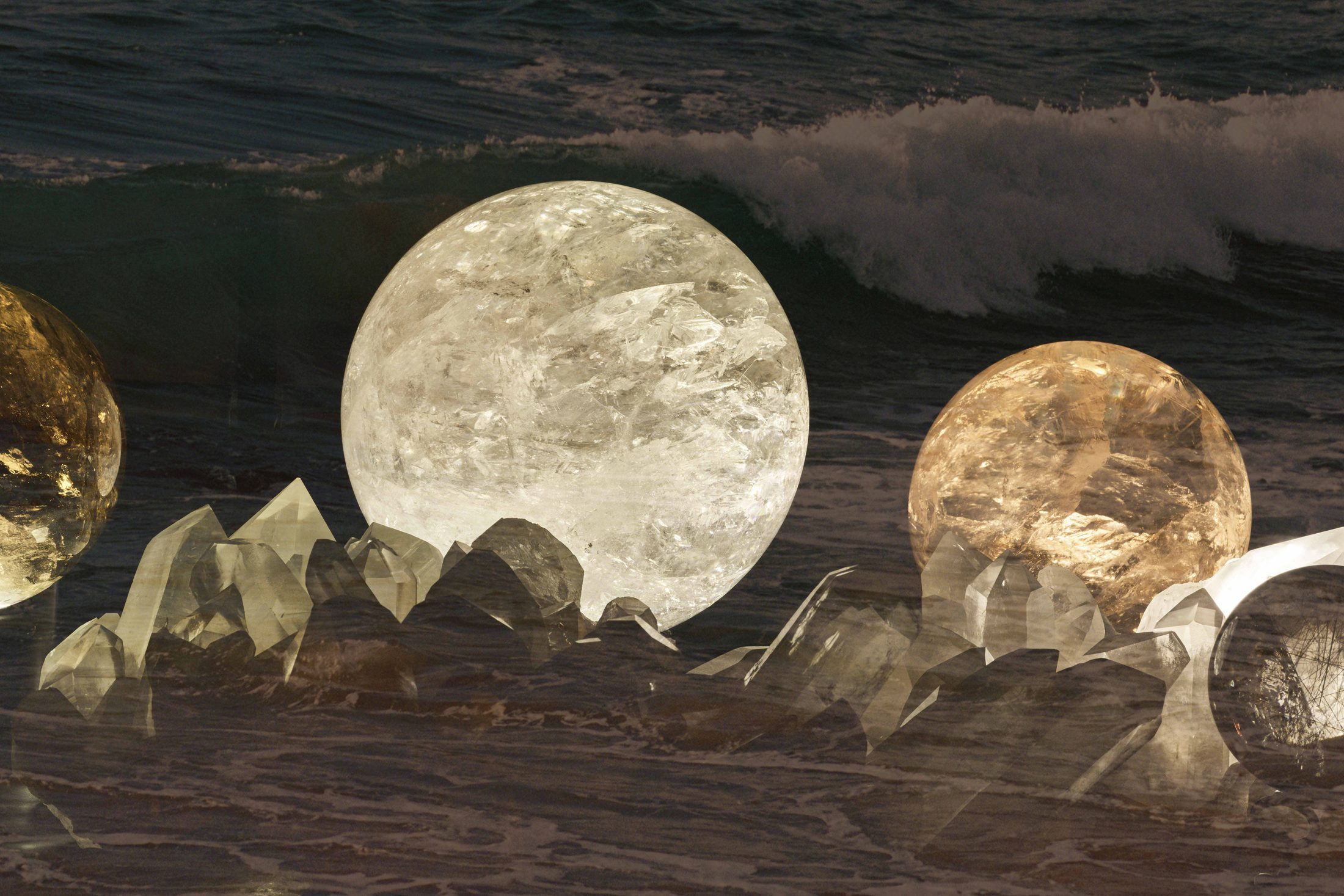 Quartz spheres and clusters in the archive